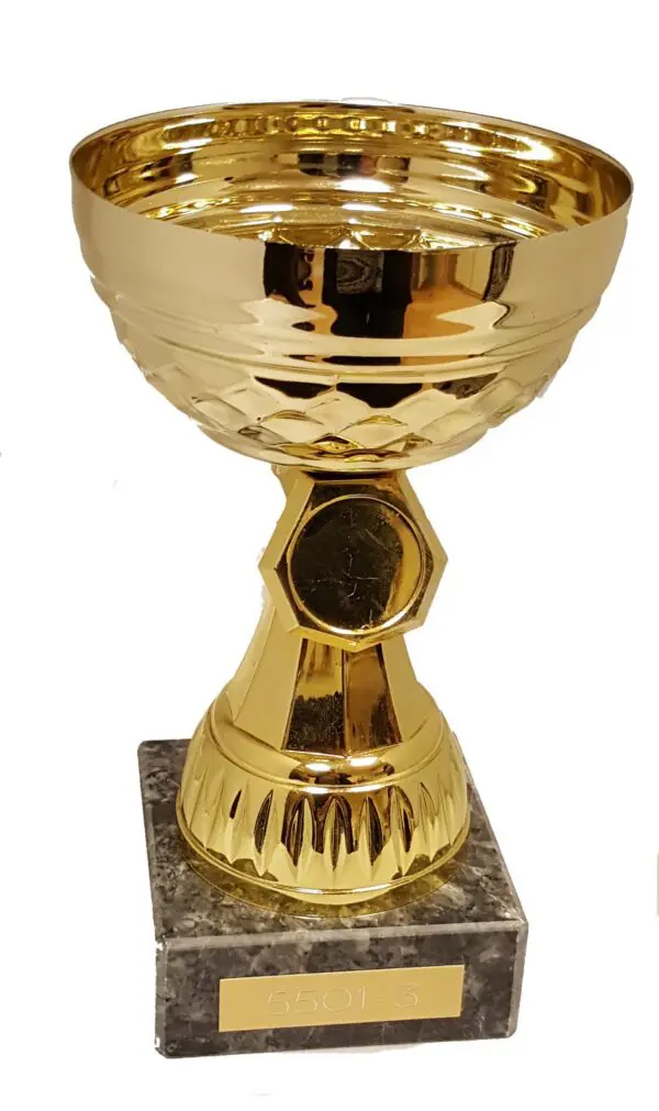 Guldpokal på marmorsockel utan lock