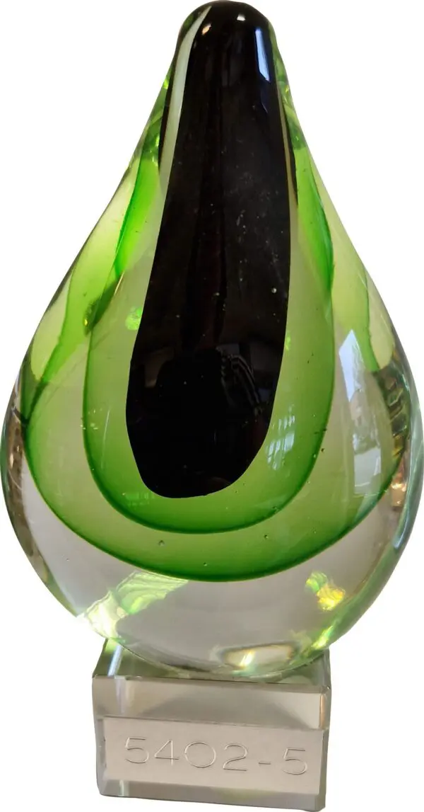Grön Glasstatyett