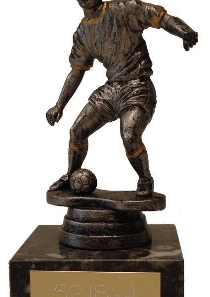 Fotbollstayett på marmorsockel